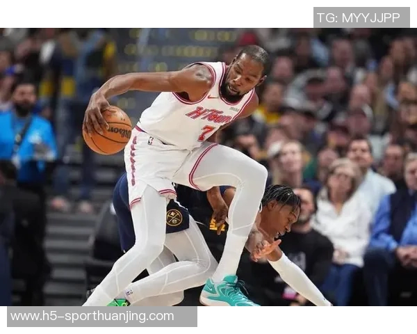 杜兰特赞詹姆斯全明星专注力不投半场三分不用左手上篮